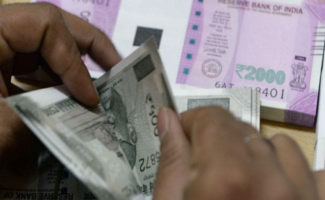 बैंक अधिकारी बता अकाउंट से निकाले 40 हजार रुपये