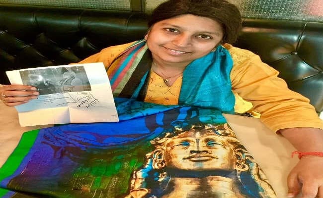 ट्वीट कर पीएम मोदी से मांगा स्टोल, चंद मिनटों में मिला