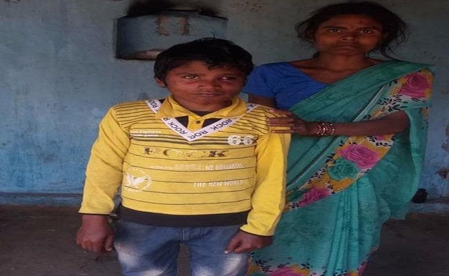 बेटे पर लगा कुरकुरे चोरी का आरोप, पिता ने पीट-पीटकर मार डाला