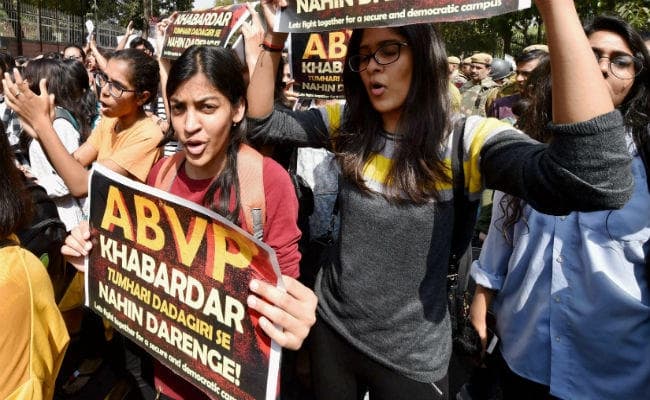 दिल्ली यूनिवर्सिटी हिंसा: एबीवीपी ने दो सदस्यों को किया निलंबित