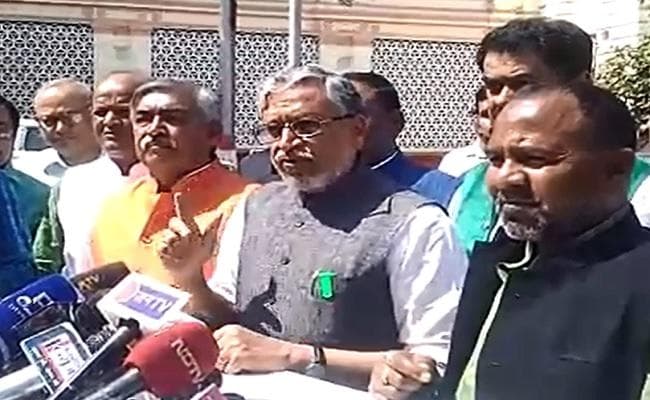 पीएम की तस्वीर के साथ दुर्व्यवहार मामला : सुशील मोदी बोले, मंत्री को अविलंब बर्खास्त करें नीतीश