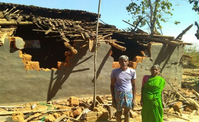 हाथियों ने आधी रात से तड़के तक बरपाया कहर, दो घर तोड़े, तसवीरें