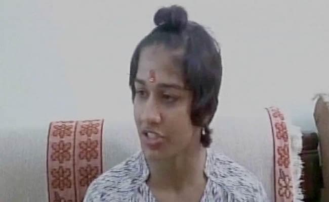 खिलाडियों को अनपढ़ कहने पर फोगाट ने जावेद अख्‍तर को लताड़ा