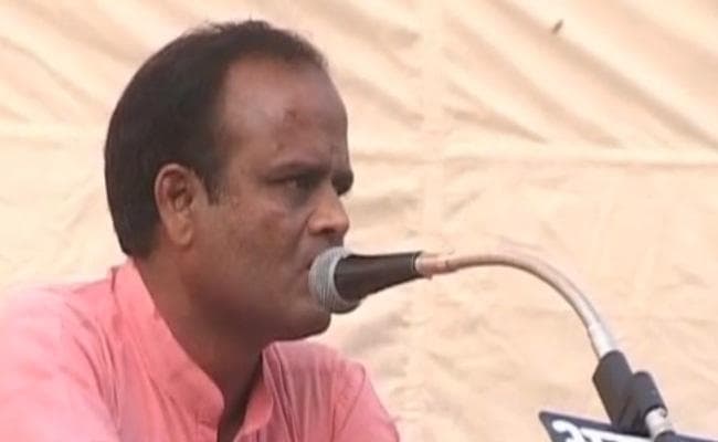 केरल के सीएम का सिर काटकर लाओ एक करोड़ ईनाम दूंगा : डॉ कुंदन चंद्रावत