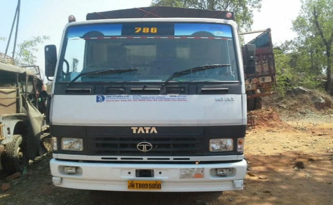 कोडरमा में नहीं थम रहा शराब का गोरखधंधा, शराब लदा मिनी ट्रक जब्त