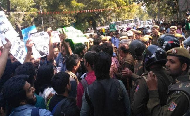 शब्द-हिंसा की राजनीति