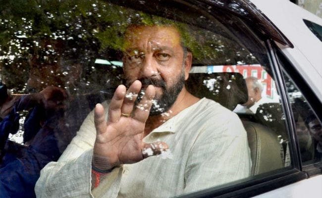 शूटिंग के दौरान बॉडीगार्ड्स ने की पत्रकारों के साथ मारपीट, संजय दत्त ने मांगी माफी