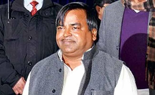 गायत्री प्रजापति की बेनामी संपत्ति पर चल सकता है योगी सरकार का हथौड़ा, कंपनी का पूर्व डायरेक्टर बनेगा सरकारी गवाह…