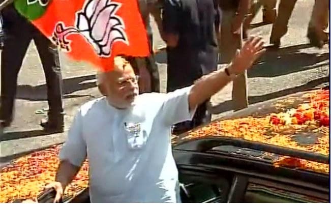 नरेंद्र मोदी@वाराणसी : रामनगर में शास्त्रीजी के आवास पर गये प्रधानमंत्री, लोगों की भीड़ उमड़ी
