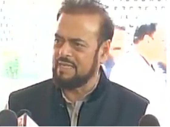 करण के पिता बनने पर अबू आजमी ने ली चुटकी कहा, शादी नहीं कर सकते कोई बीमारी है, तो बच्चा गोद ले लेते