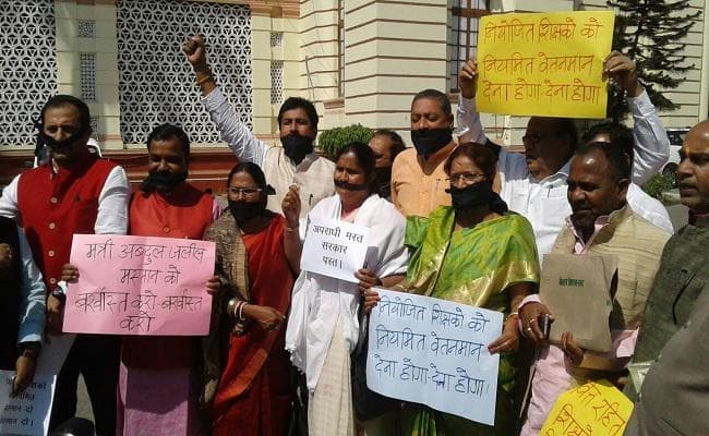 VIDEO : बिहार विधानसभा- कई मुद्दाें पर सरकार और विपक्ष में तकरार, काला बिल्ला लगा जताया विरोध