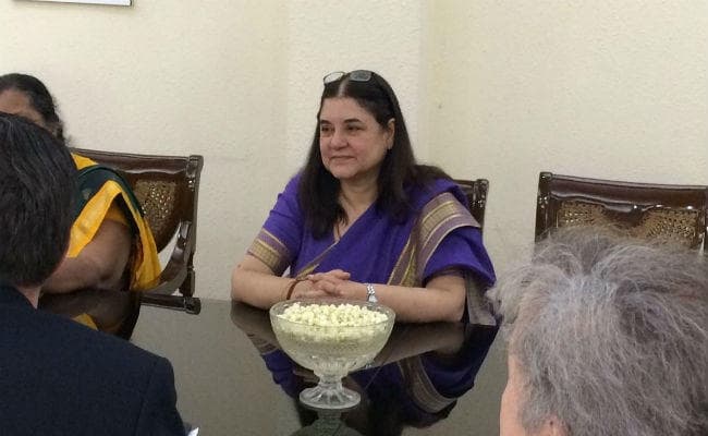 बोलीं मेनका गांधी- लड़कियां बहके नहीं, इसलिए खींची जानी चाहिए ''लक्ष्मण रेखा''