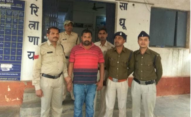 मोटरसाइकिल की डिक्की में ब्राउन सुगर ले जाता युवक गिरफ्तार