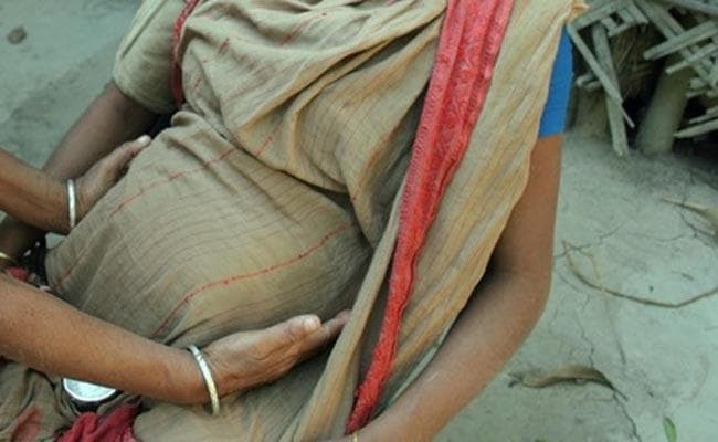 लापरवाही: सिलीगुड़ी जिला अस्पताल पर चिकित्सा नहीं करने आरोप गर्भवती स्त्री को बगैर इलाज घर भेजा