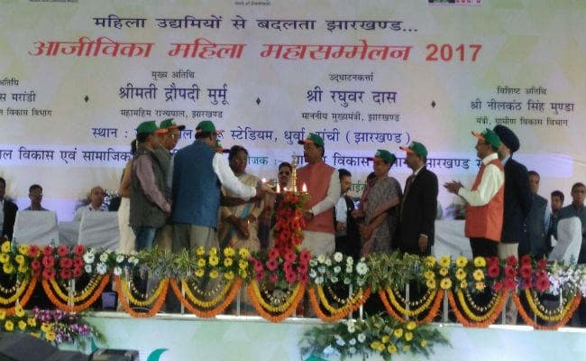 #womensday: बोले सीएम रघुवर दास- महिलाओं को राजनीतिक रूप से सशक्त करना जरूरी