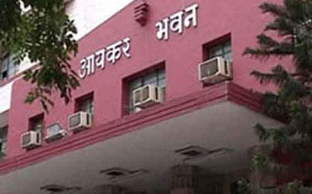 कोडरमा के डोमचांच में पेट्रोल पंप मालिक के यहां आयकर का छापा