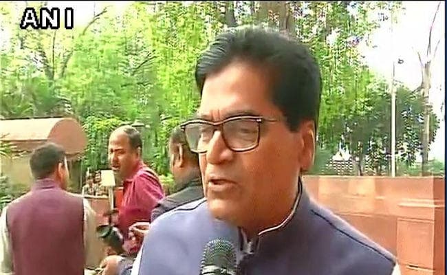 बोले सपा नेता रामगोपाल- चैनलों ने दबाव में किया एग्जिट पोल में बदलाव