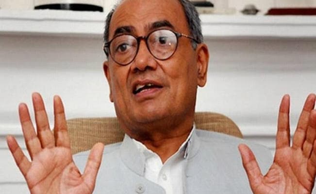 कांग्रेस महासचिव दिग्विजय सिंह के ट्वीट के खिलाफ मधुपुर में परिवाद दायर