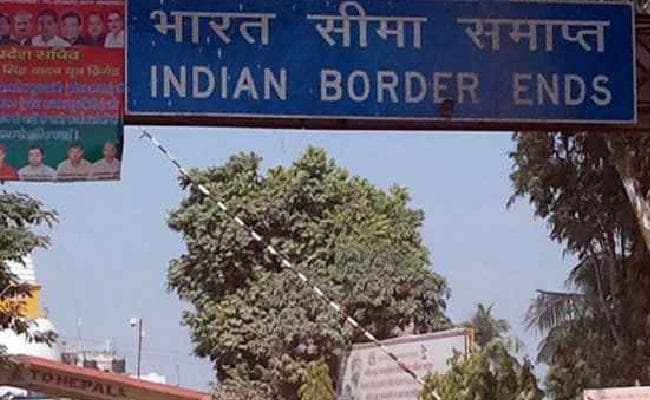 नेपाल - भारत सीमा पर तनाव, उग्र प्रदर्शन दुकान और गाड़ियों में तोड़फोड़