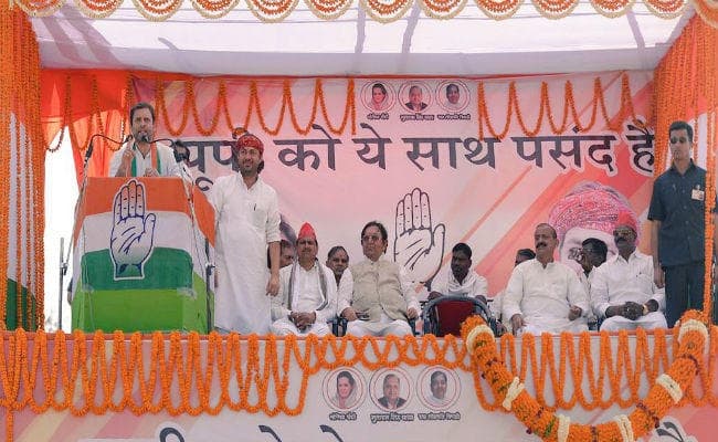 नेहरू-गांधी परिवार के गढ़ अमेठी में कांग्रेस चारों सीटों पर चित