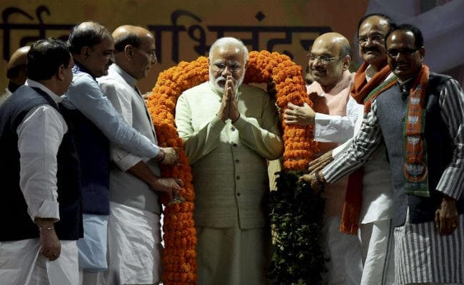 पीएम मोदी का भाजपा कार्यालय में जोरदार स्वागत