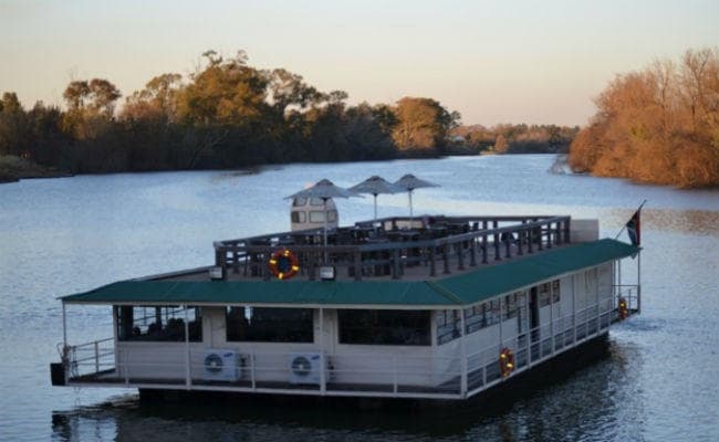 मुंबई को मिला पहला तैरता हुआ होटल