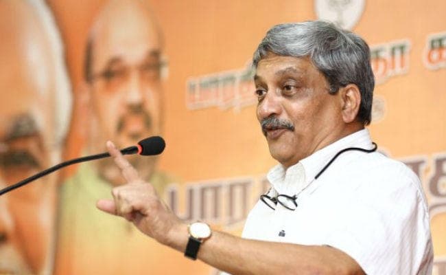 पर्रिकर ने छोड़ा रक्षा मंत्री का पद, मंगलवार को लेंगे मुख्यमंत्री पद की शपथ