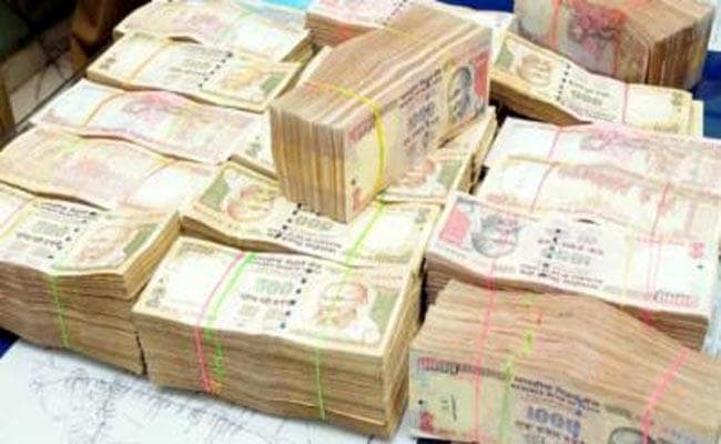भवानीपुर में व्यापारी के पास से 4.15 करोड़ के पुराने नोट जब्त