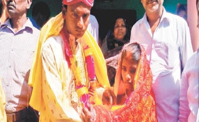 होली खेलने प्रेमिका के घर गये प्रेमी की ग्रामीणों ने करायी शादी