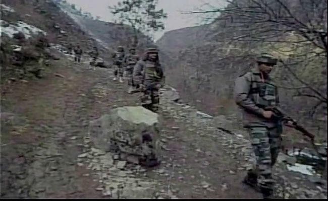 कश्मीर के कुपवाड़ा जिले में जारी मुठभेड़ में दो आतंकी ढेर