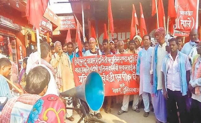 पुलिस की पिटाई से 12 दलित महिलाएं जख्मी, विरोध में माले कार्यकर्ताओं ने किया एएसपी का घेराव