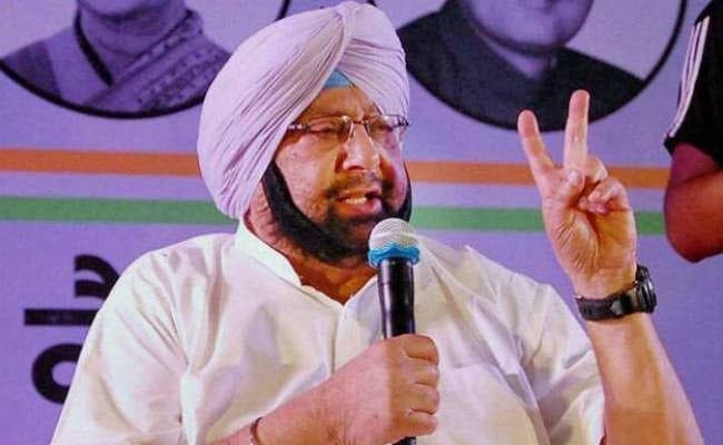पंजाब : कैप्टन अमरिंदर सिंह ने मुख्यमंत्री के तौर पर ली शपथ, मनमोहन – राहुल भी थे मौजूद
