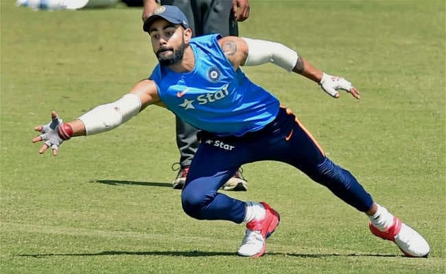 विराट कोहली ने टेस्ट मैच का विशेष डाक कवर जारी किया