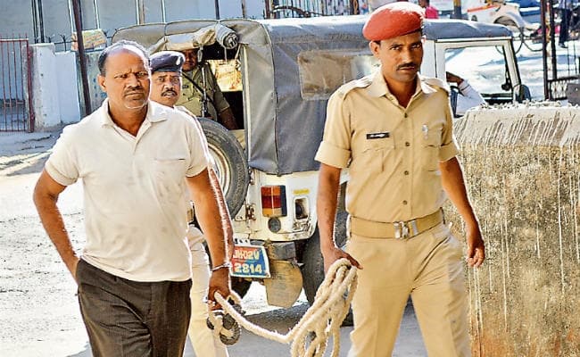 पुलिस लाइन में अफीम के साथ सिपाही गिरफ्तार