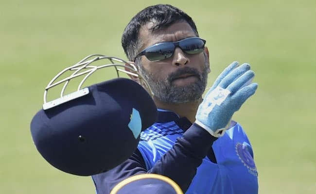 रांची में टेस्‍ट और दिल्‍ली में धमाल मचा रहे हैं धौनी