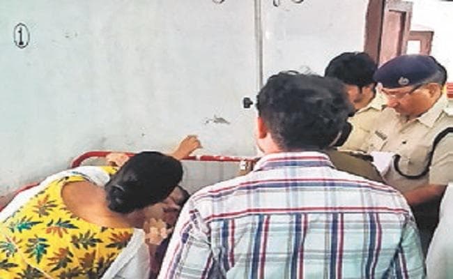 बिहार : सीवान में चाची और गोपालगंज में सौतेली मां ने खेला तेजाबी खेल, बेटी समेत तीन झुलसीं