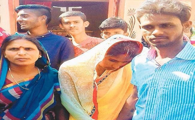 जब जान पर खेलकर प्रेमी ने बचाई प्रेमिका की जान, तब ग्रामीणों ने करा दी शादी