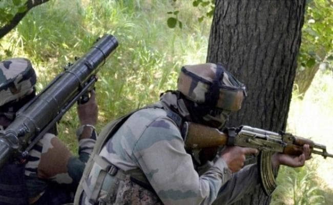 जम्मू-कश्मीर के पुलवामा में सुरक्षाबलों और आतंकियों में मुठभेड़, सेना ने इलाकों की घेराबंदी