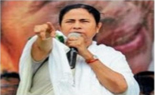 ईवीएम से छेड़छाड़ मामले में ममता बनर्जी ने भी छेड़ा बगावती राग, कहा - सर्वदलीय बैठक बुलाये चुनाव आयोग