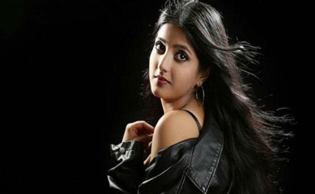 देखें, ''झांसी की रानी'' में ''मनु'' का किरदार निभाने वाली उल्का गुप्ता की खास तस्वीरें