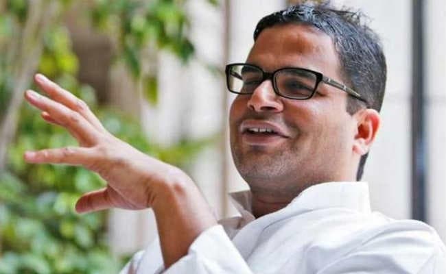 प्रशांत किशोर को खोजने वाले को पांच लाख का इनाम, कांग्रेस ऑफिस के बाहर लगाया गया पोस्टर