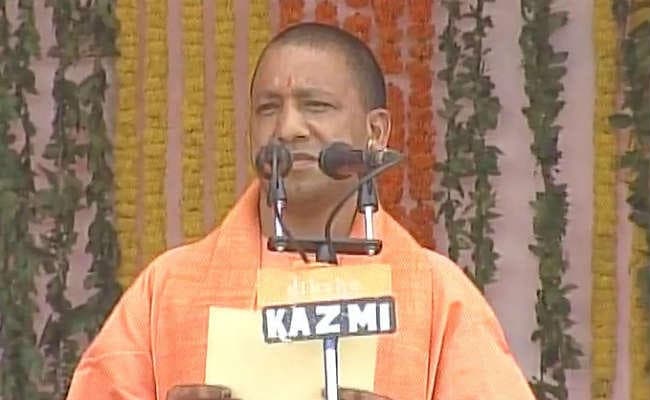 #YogiSarkar : आदित्यनाथ योगी बनें यूपी के 21वें मुख्यमंत्री, मंच पर मौजूद थे मोदी-शाह