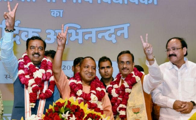 आदित्यनाथ योगी बनें UP के मुख्यमंत्री, दो उपमुख्यमंत्रियों और 44 मंत्रियों ने भी ली शपथ