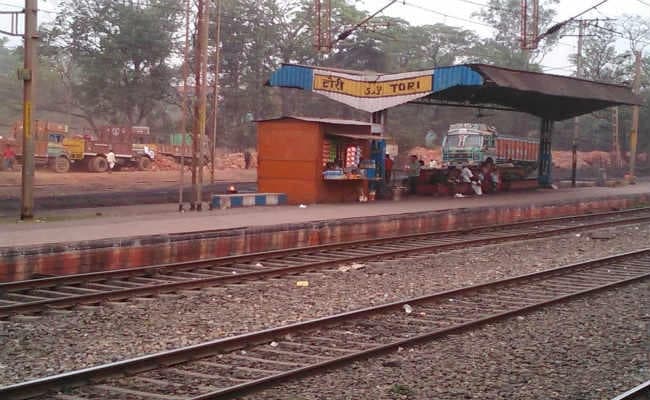 रांची-लोहरदगा-टोरी ट्रेन बोल्डर से टकराई, बाल-बाल बची