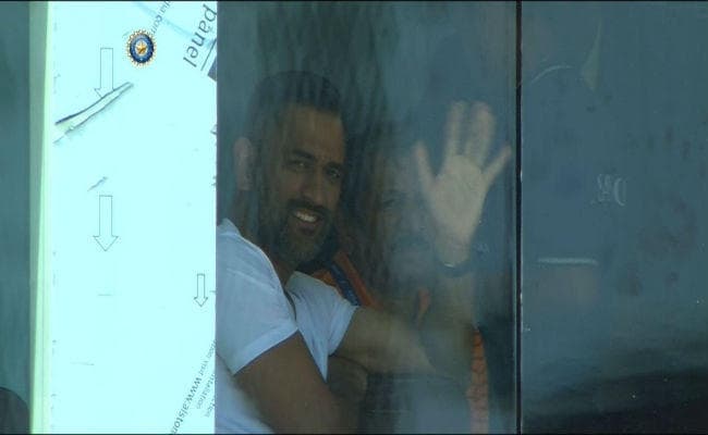 रांची टेस्ट देखने स्टेडियम पहुंचे ‘कैप्टन कूल’ धौनी