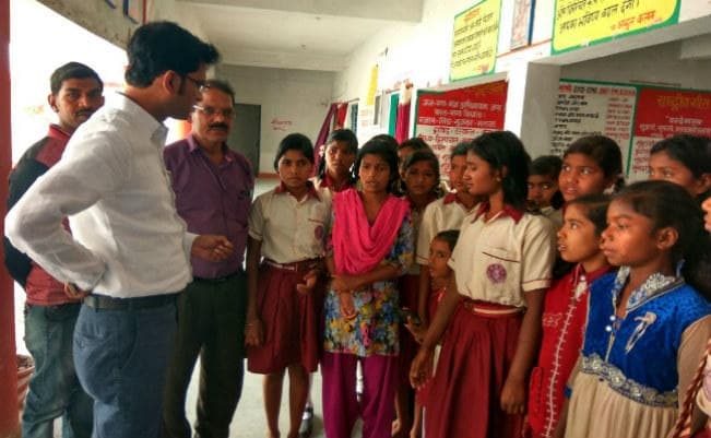 गढ़वा में कस्तूरबा विद्यालय में वार्डेन ने छात्राओं को लोहे के रड से पीटा, कई गंभीर रूप से हुईं घायल