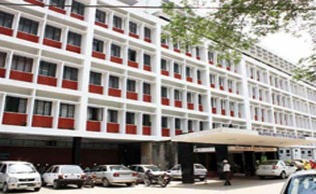 रांची : रिम्स में मरीजों को अगले माह से बेड पर ही मिलेगा सीलबंद खाना