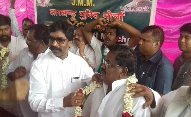 लिट्टीपाड़ा उपचुनाव : साइमन मरांडी ने झामुमो उम्मीदवार के रूप में दाखिल किया नामांकन