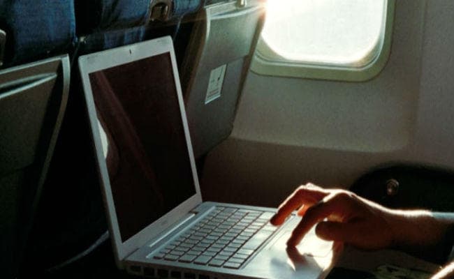 आठ देशों पर अमेरिका ने कसा शिकंजा: प्लेन में लैपटॉप, कैमरे व आइपैड पर बैन