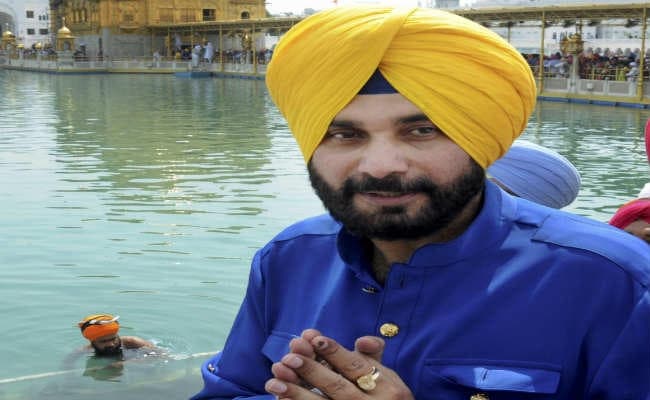 क्या सिद्धू का टीवी शो लाभ के पद के नियमों का उल्लंघन है ?